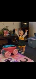 Tiny cheer, big spirit: the heartwarming joy of a young packers fan during playoff thriller