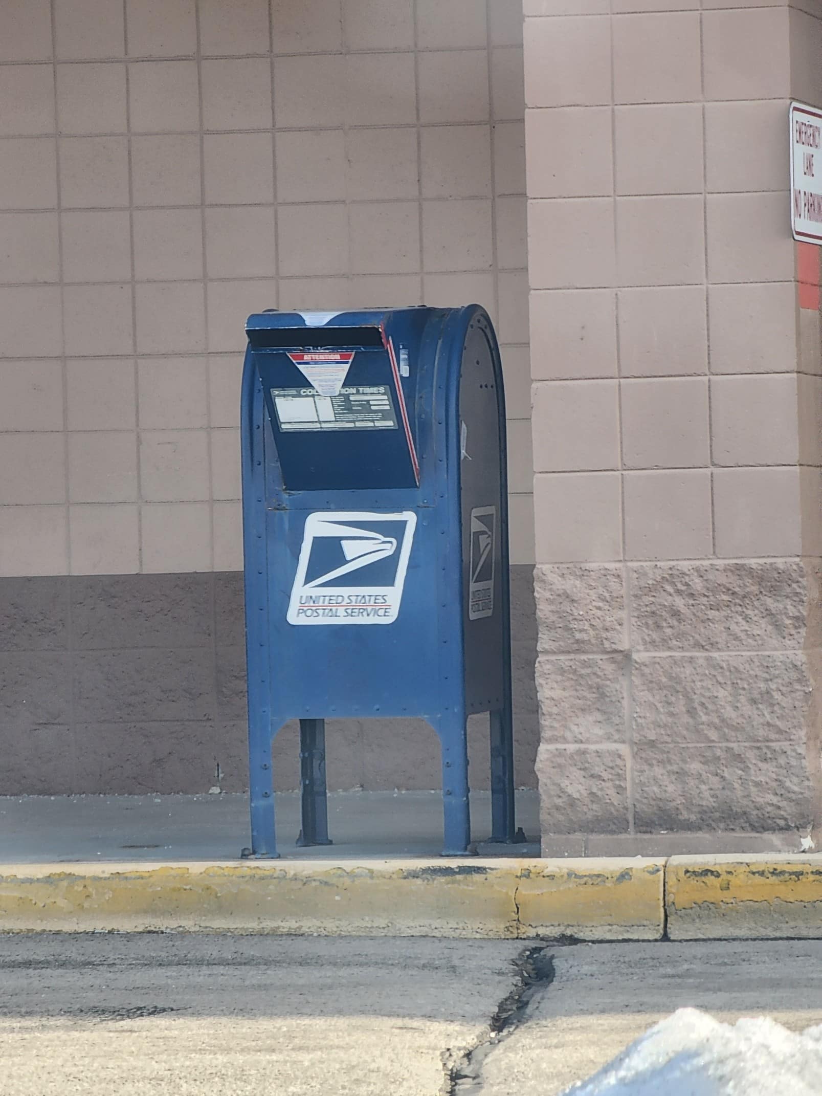 Usps drive up collection box calumet dr. Location rotated 1